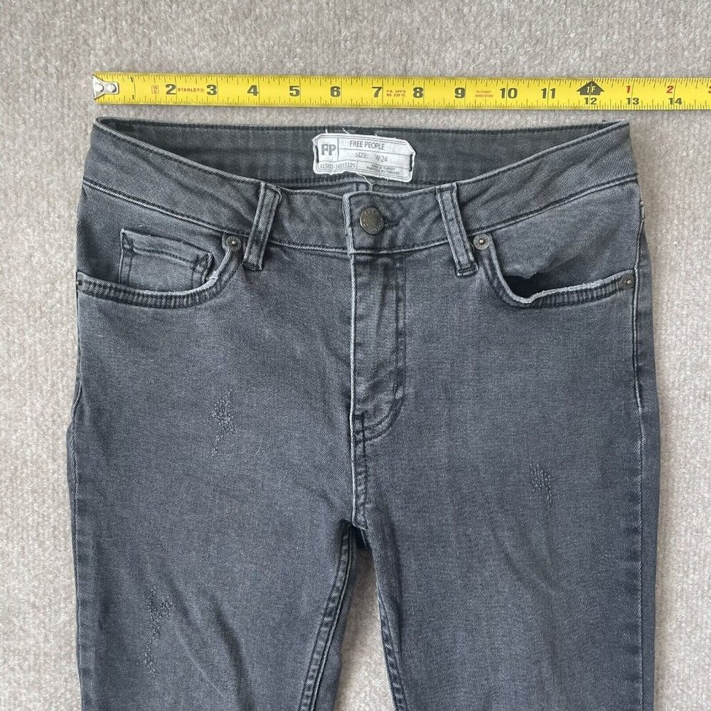 Free People Jeans Womens 24 Gray/Light Wash Black Distressed Stretch Fringe Hem - Picture 6 of 12